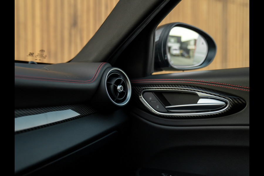 Alfa Romeo Giulia 2.9 V6 Quadrifoglio | Carbon stoelen | Akrapovic | Keramisch | Lederen dash.