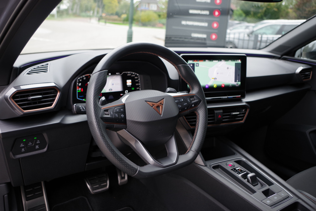 CUPRA Leon 1.4 e-Hybrid 204 PK Adrenaline PHEV, Camera, Kuipstoelen, Keyless, LED CUPRA Leon 1.4 e-Hybrid 204 PK Adrenaline PHEV, Camera, Kuipstoelen, Keyless, LED