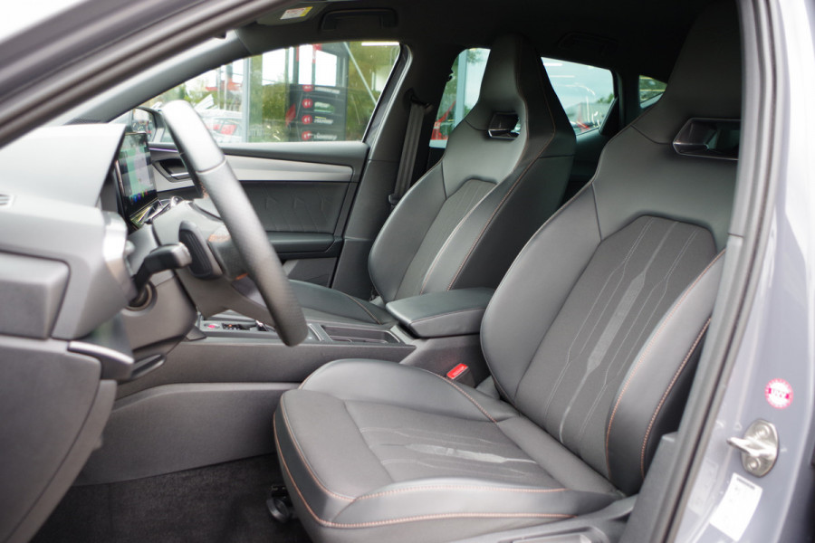 CUPRA Leon 1.4 e-Hybrid 204 PK Adrenaline PHEV, Camera, Kuipstoelen, Keyless, LED