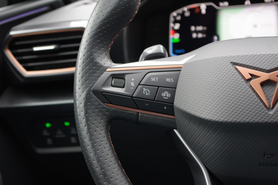 CUPRA Leon 1.4 e-Hybrid 204 PK Adrenaline PHEV, Camera, Kuipstoelen, Keyless, LED