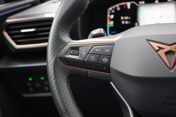 CUPRA Leon 1.4 e-Hybrid 204 PK Adrenaline PHEV, Camera, Kuipstoelen, Keyless, LED