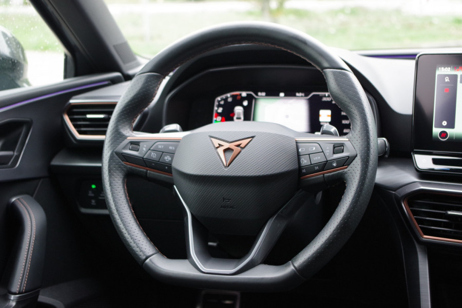 CUPRA Leon 1.4 e-Hybrid 204 PK Adrenaline PHEV, Camera, Kuipstoelen, Keyless, LED