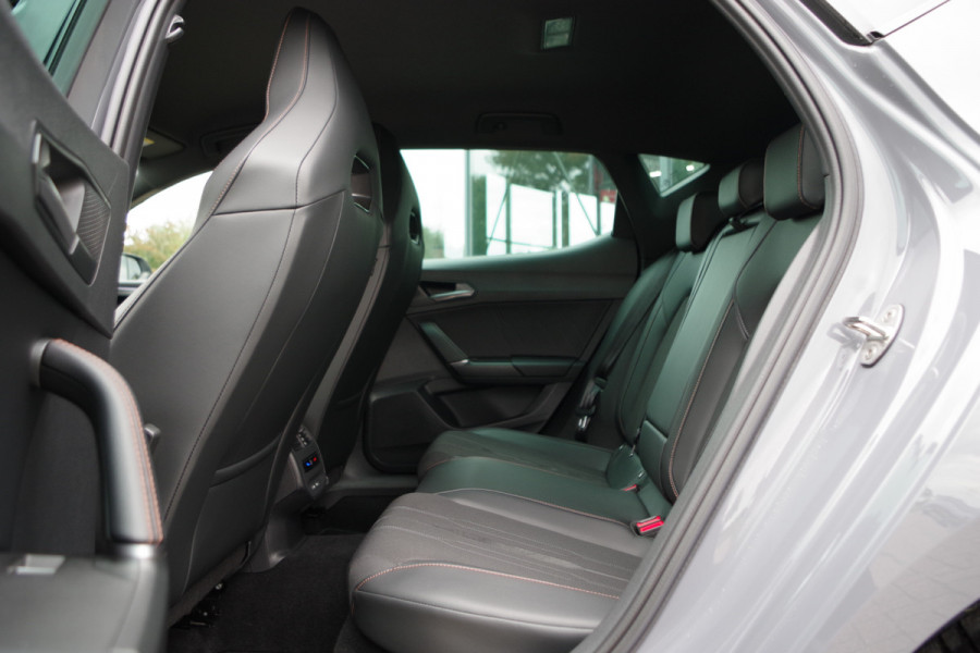 CUPRA Leon 1.4 e-Hybrid 204 PK Adrenaline PHEV, Camera, Kuipstoelen, Keyless, LED