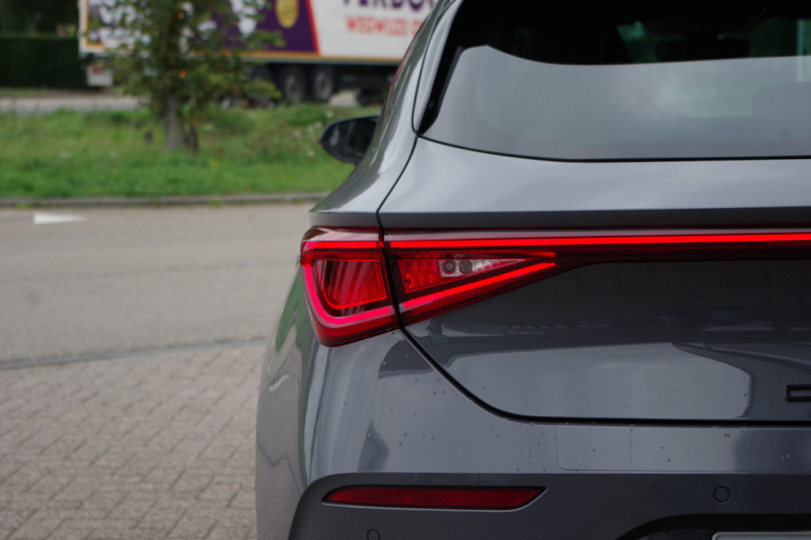CUPRA Leon 1.4 e-Hybrid 204 PK Adrenaline PHEV, Camera, Kuipstoelen, Keyless, LED
