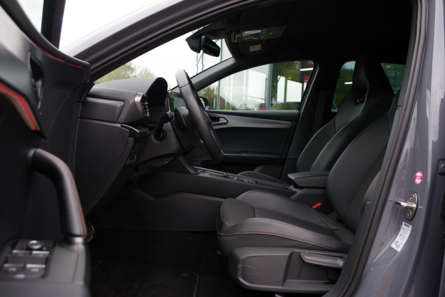 CUPRA Leon 1.4 e-Hybrid 204 PK Adrenaline PHEV, Camera, Kuipstoelen, Keyless, LED