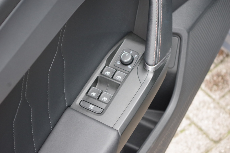 CUPRA Leon 1.4 e-Hybrid 204 PK Adrenaline PHEV, Camera, Kuipstoelen, Keyless, LED