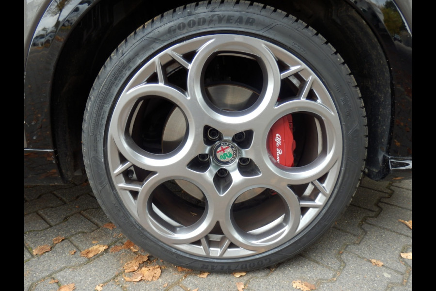 Alfa Romeo Tonale 1.5T Hybrid 160PK | TI- Uitvoering | Leder- Pakket | Alfa Romeo Tonale 1.5T Hybrid 160PK | TI- Uitvoering | Leder- Pakket |
