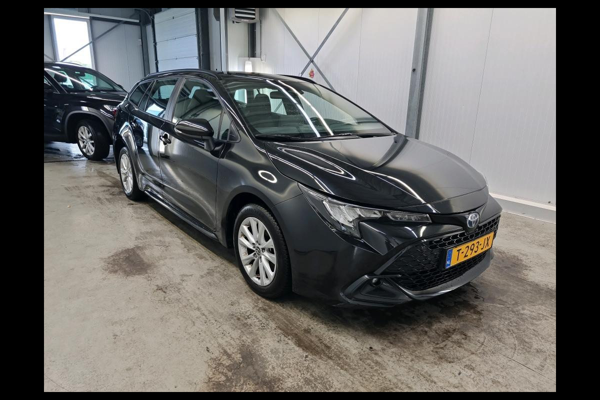 Toyota Corolla Touring Sports 1.8 Hybrid Active Auto. Navigatie Apple Carplay/Android Auto Camera Adaptive Cruise Control Virtual Cockpit Climate Control Lichtmetalen velgen Toyota Corolla Touring Sports 1.8 Hybrid Active Auto. Navigatie Apple Carplay/Android Auto Camera Adaptive Cruise Control Virtual Cockpit Climate Control Lichtmetalen velgen