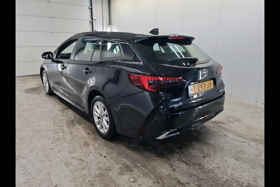 Toyota Corolla Touring Sports 1.8 Hybrid Active Auto. Navigatie Apple Carplay/Android Auto Camera Adaptive Cruise Control Virtual Cockpit Climate Control Lichtmetalen velgen