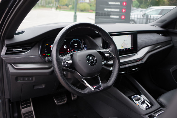 Škoda Octavia Combi 1.4 TSI RS 245 PK iV PHEV BNS, LED, Keyless, Adap. Cruise Control, Carplay, Head-Up, Camera Škoda Octavia Combi 1.4 TSI RS 245 PK iV PHEV BNS, LED, Keyless, Adap. Cruise Control, Carplay, Head-Up, Camera