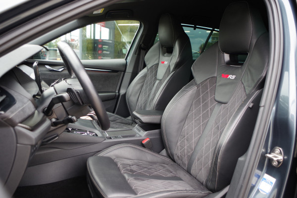 Škoda Octavia Combi 1.4 TSI RS 245 PK iV PHEV BNS, LED, Keyless, Adap. Cruise Control, Carplay, Head-Up, Camera Škoda Octavia Combi 1.4 TSI RS 245 PK iV PHEV BNS, LED, Keyless, Adap. Cruise Control, Carplay, Head-Up, Camera