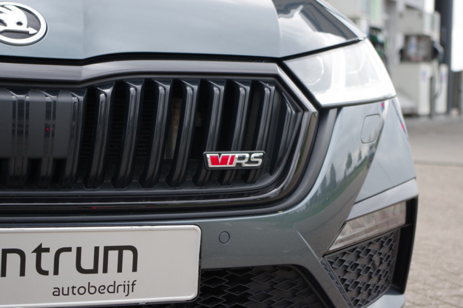 Škoda Octavia Combi 1.4 TSI RS 245 PK iV PHEV BNS, LED, Keyless, Adap. Cruise Control, Carplay, Head-Up, Camera Škoda Octavia Combi 1.4 TSI RS 245 PK iV PHEV BNS, LED, Keyless, Adap. Cruise Control, Carplay, Head-Up, Camera