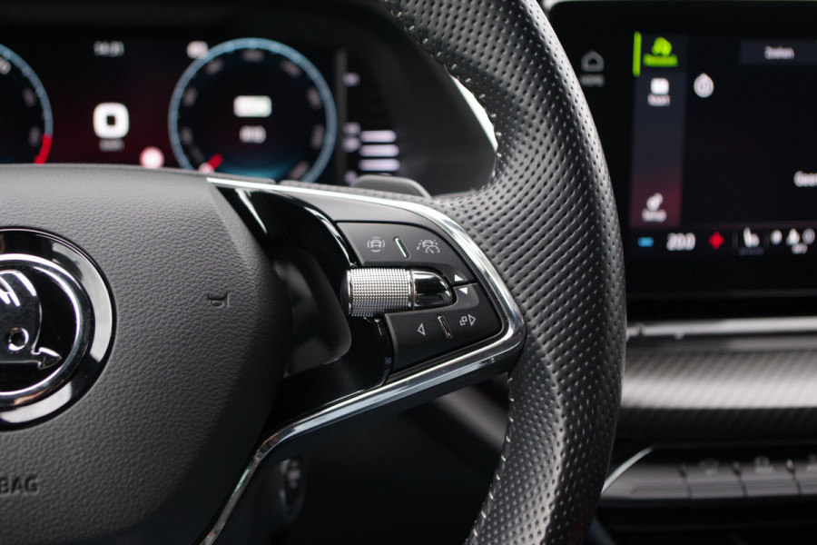 Škoda Octavia Combi 1.4 TSI RS 245 PK iV PHEV BNS, LED, Keyless, Adap. Cruise Control, Carplay, Head-Up, Camera Škoda Octavia Combi 1.4 TSI RS 245 PK iV PHEV BNS, LED, Keyless, Adap. Cruise Control, Carplay, Head-Up, Camera