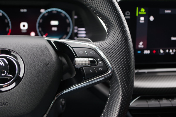 Škoda Octavia Combi 1.4 TSI RS 245 PK iV PHEV BNS, LED, Keyless, Adap. Cruise Control, Carplay, Head-Up, Camera Škoda Octavia Combi 1.4 TSI RS 245 PK iV PHEV BNS, LED, Keyless, Adap. Cruise Control, Carplay, Head-Up, Camera