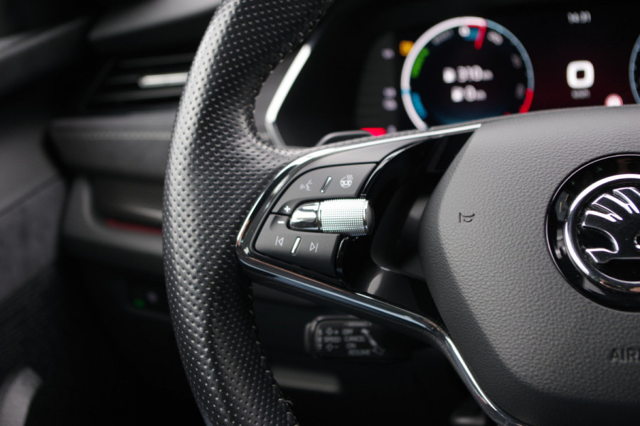 Škoda Octavia Combi 1.4 TSI RS 245 PK iV PHEV BNS, LED, Keyless, Adap. Cruise Control, Carplay, Head-Up, Camera Škoda Octavia Combi 1.4 TSI RS 245 PK iV PHEV BNS, LED, Keyless, Adap. Cruise Control, Carplay, Head-Up, Camera