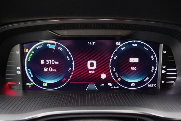 Škoda Octavia Combi 1.4 TSI RS 245 PK iV PHEV BNS, LED, Keyless, Adap. Cruise Control, Carplay, Head-Up, Camera Škoda Octavia Combi 1.4 TSI RS 245 PK iV PHEV BNS, LED, Keyless, Adap. Cruise Control, Carplay, Head-Up, Camera