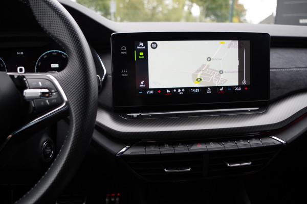 Škoda Octavia Combi 1.4 TSI RS 245 PK iV PHEV BNS, LED, Keyless, Adap. Cruise Control, Carplay, Head-Up, Camera Škoda Octavia Combi 1.4 TSI RS 245 PK iV PHEV BNS, LED, Keyless, Adap. Cruise Control, Carplay, Head-Up, Camera