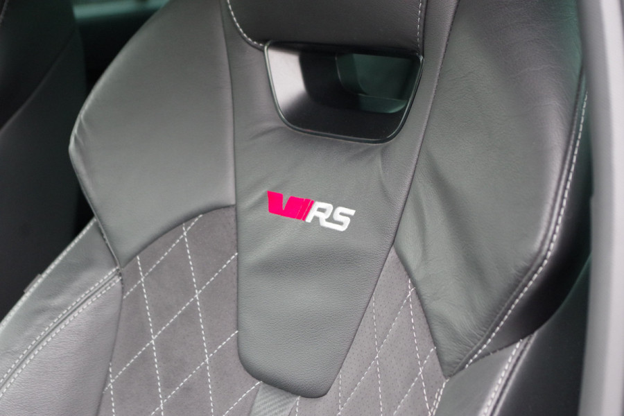 Škoda Octavia Combi 1.4 TSI RS 245 PK iV PHEV BNS, LED, Keyless, Adap. Cruise Control, Carplay, Head-Up, Camera Škoda Octavia Combi 1.4 TSI RS 245 PK iV PHEV BNS, LED, Keyless, Adap. Cruise Control, Carplay, Head-Up, Camera