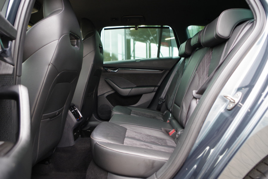 Škoda Octavia Combi 1.4 TSI RS 245 PK iV PHEV BNS, LED, Keyless, Adap. Cruise Control, Carplay, Head-Up, Camera Škoda Octavia Combi 1.4 TSI RS 245 PK iV PHEV BNS, LED, Keyless, Adap. Cruise Control, Carplay, Head-Up, Camera