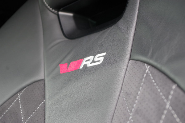 Škoda Octavia Combi 1.4 TSI RS 245 PK iV PHEV BNS, LED, Keyless, Adap. Cruise Control, Carplay, Head-Up, Camera Škoda Octavia Combi 1.4 TSI RS 245 PK iV PHEV BNS, LED, Keyless, Adap. Cruise Control, Carplay, Head-Up, Camera