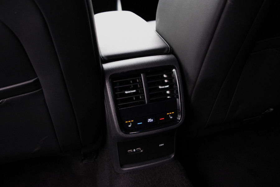 Škoda Octavia Combi 1.4 TSI RS 245 PK iV PHEV BNS, LED, Keyless, Adap. Cruise Control, Carplay, Head-Up, Camera Škoda Octavia Combi 1.4 TSI RS 245 PK iV PHEV BNS, LED, Keyless, Adap. Cruise Control, Carplay, Head-Up, Camera