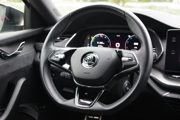 Škoda Octavia Combi 1.4 TSI RS 245 PK iV PHEV BNS, LED, Keyless, Adap. Cruise Control, Carplay, Head-Up, Camera Škoda Octavia Combi 1.4 TSI RS 245 PK iV PHEV BNS, LED, Keyless, Adap. Cruise Control, Carplay, Head-Up, Camera