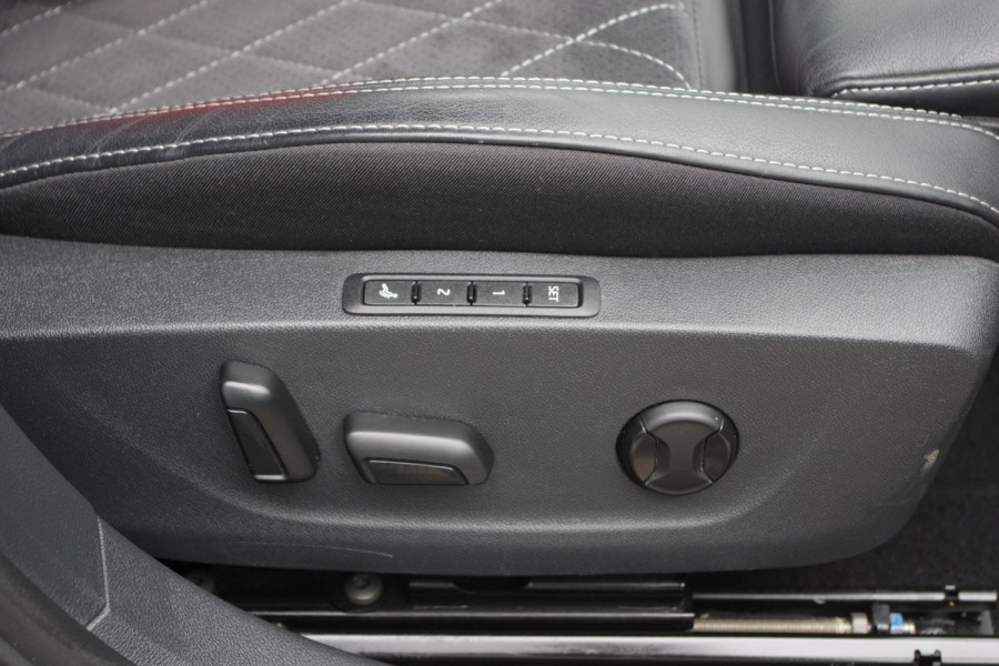 Škoda Octavia Combi 1.4 TSI RS 245 PK iV PHEV BNS, LED, Keyless, Adap. Cruise Control, Carplay, Head-Up, Camera Škoda Octavia Combi 1.4 TSI RS 245 PK iV PHEV BNS, LED, Keyless, Adap. Cruise Control, Carplay, Head-Up, Camera