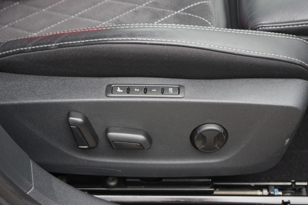 Škoda Octavia Combi 1.4 TSI RS 245 PK iV PHEV BNS, LED, Keyless, Adap. Cruise Control, Carplay, Head-Up, Camera Škoda Octavia Combi 1.4 TSI RS 245 PK iV PHEV BNS, LED, Keyless, Adap. Cruise Control, Carplay, Head-Up, Camera