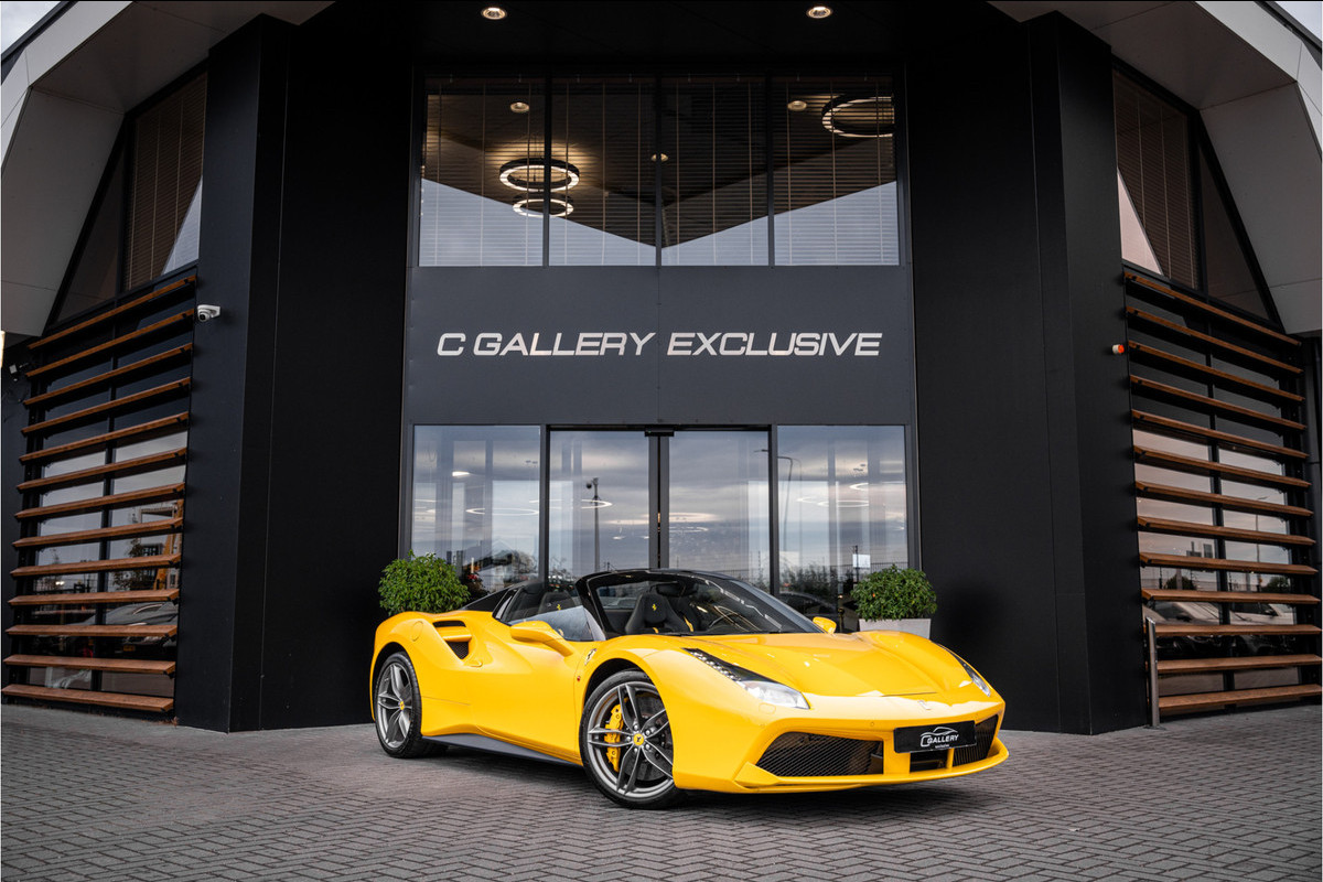 Ferrari 488 3.9 Spider HELE - Giallo Modena | Racing Seats | Carbon | Camera Ferrari 488 3.9 Spider HELE - Giallo Modena | Racing Seats | Carbon | Camera