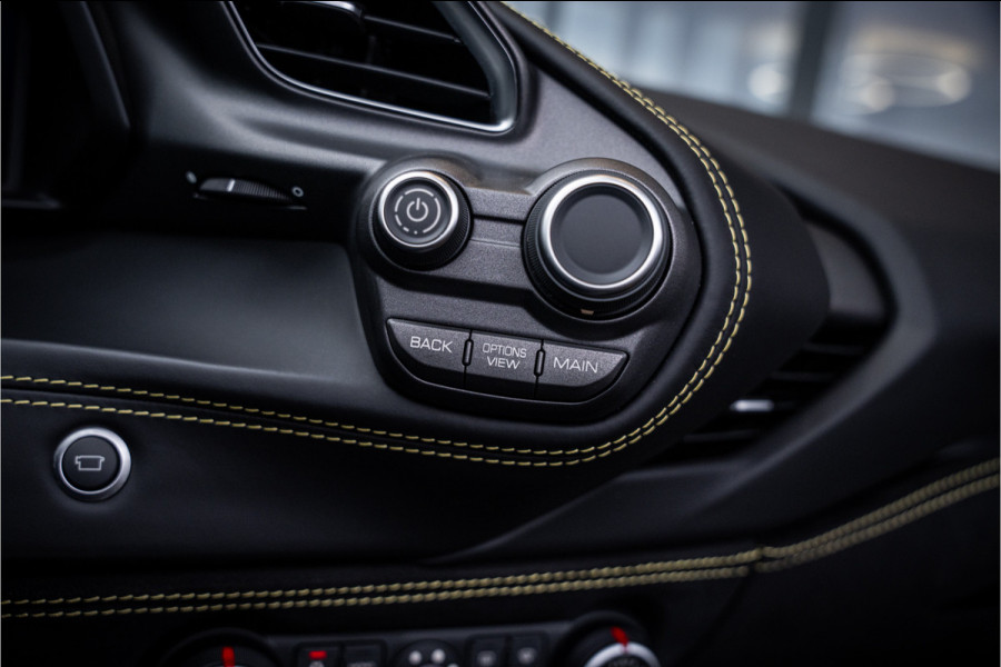 Ferrari 488 3.9 Spider HELE - Giallo Modena | Racing Seats | Carbon | Camera
