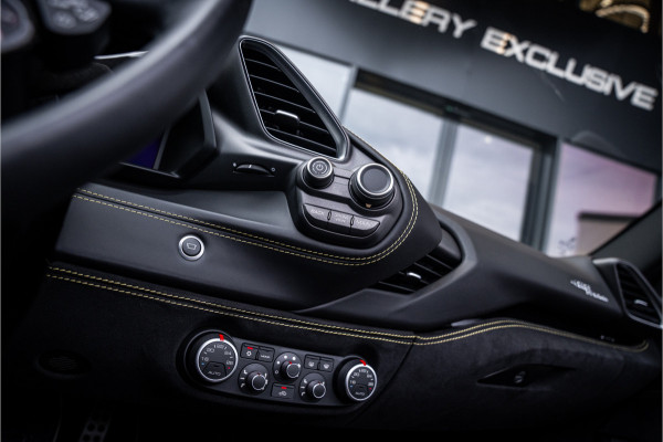 Ferrari 488 3.9 Spider HELE - Giallo Modena | Racing Seats | Carbon | Camera