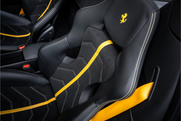 Ferrari 488 3.9 Spider HELE - Giallo Modena | Racing Seats | Carbon | Camera