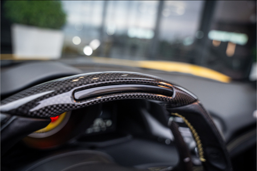 Ferrari 488 3.9 Spider HELE - Giallo Modena | Racing Seats | Carbon | Camera