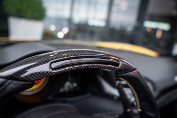 Ferrari 488 3.9 Spider HELE - Giallo Modena | Racing Seats | Carbon | Camera