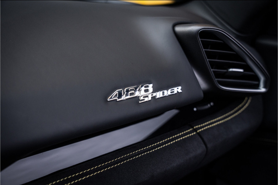 Ferrari 488 3.9 Spider HELE - Giallo Modena | Racing Seats | Carbon | Camera