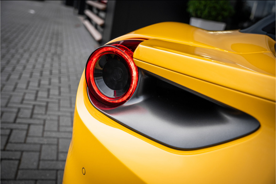 Ferrari 488 3.9 Spider HELE - Giallo Modena | Racing Seats | Carbon | Camera