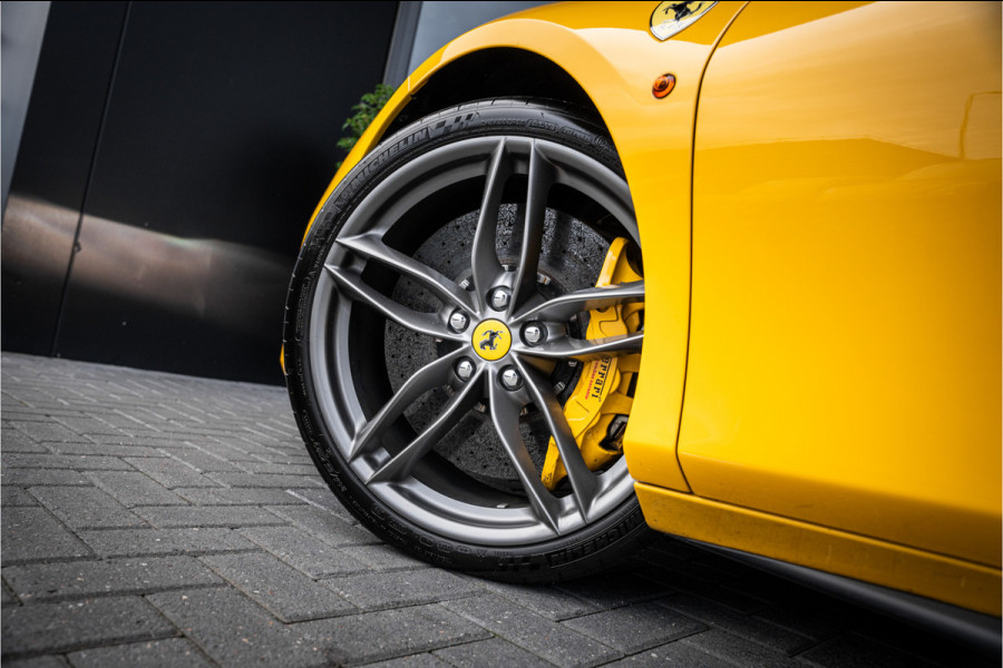 Ferrari 488 3.9 Spider HELE - Giallo Modena | Racing Seats | Carbon | Camera