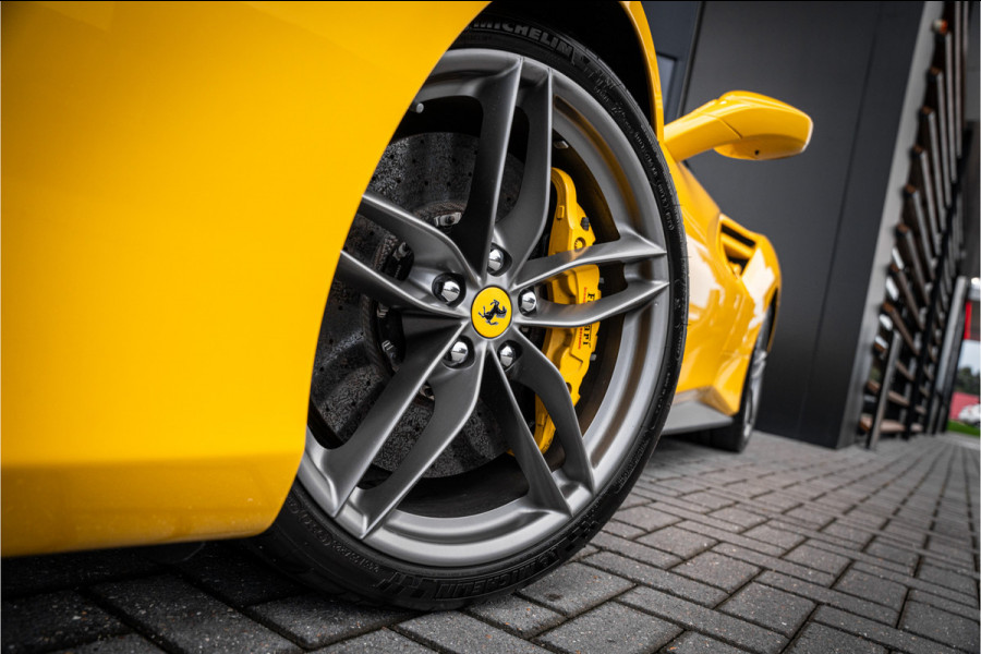 Ferrari 488 3.9 Spider HELE - Giallo Modena | Racing Seats | Carbon | Camera