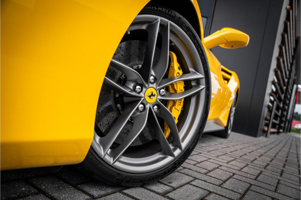 Ferrari 488 3.9 Spider HELE - Giallo Modena | Racing Seats | Carbon | Camera