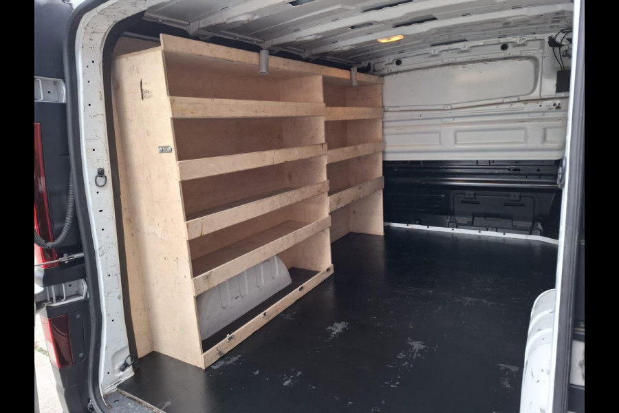 Renault Trafic 2.0 dCi 145 T27 L1H1 Comfort AUTOMAAT / CRUISE CONTROLE / NAVI / CAMERA / 3 ZITS / IMPERIAL Renault Trafic 2.0 dCi 145 T27 L1H1 Comfort AUTOMAAT / CRUISE CONTROLE / NAVI / CAMERA / 3 ZITS / IMPERIAL