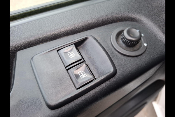 Renault Trafic 2.0 dCi 145 T27 L1H1 Comfort AUTOMAAT / CRUISE CONTROLE / NAVI / CAMERA / 3 ZITS / IMPERIAL Renault Trafic 2.0 dCi 145 T27 L1H1 Comfort AUTOMAAT / CRUISE CONTROLE / NAVI / CAMERA / 3 ZITS / IMPERIAL