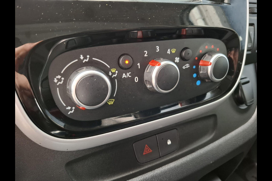 Renault Trafic 2.0 dCi 145 T27 L1H1 Comfort AUTOMAAT / CRUISE CONTROLE / NAVI / CAMERA / 3 ZITS / IMPERIAL Renault Trafic 2.0 dCi 145 T27 L1H1 Comfort AUTOMAAT / CRUISE CONTROLE / NAVI / CAMERA / 3 ZITS / IMPERIAL