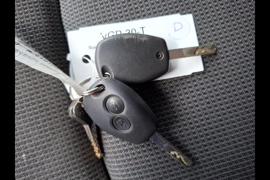 Renault Trafic 2.0 dCi 145 T27 L1H1 Comfort AUTOMAAT / CRUISE CONTROLE / NAVI / CAMERA / 3 ZITS / IMPERIAL Renault Trafic 2.0 dCi 145 T27 L1H1 Comfort AUTOMAAT / CRUISE CONTROLE / NAVI / CAMERA / 3 ZITS / IMPERIAL