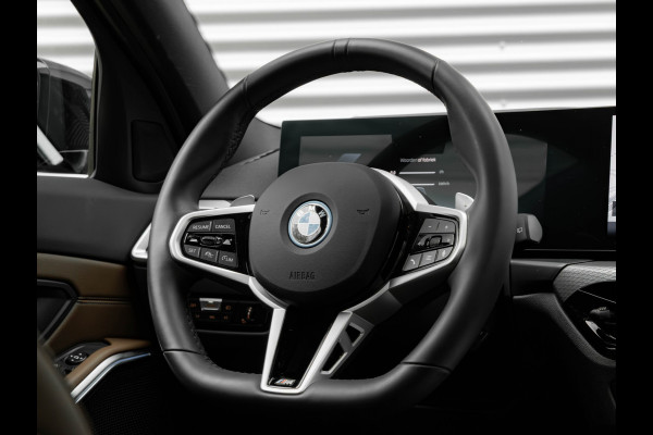 BMW 3 Serie Touring 330e M-Sport - Pano - LCI 2 - ACC - Trekhaak - Widescreen - Hifi