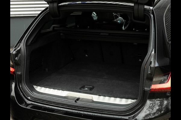 BMW 3 Serie Touring 330e M-Sport - Pano - LCI 2 - ACC - Trekhaak - Widescreen - Hifi