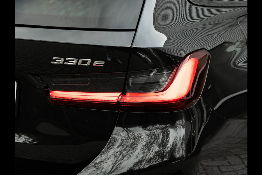 BMW 3 Serie Touring 330e M-Sport - Pano - LCI 2 - ACC - Trekhaak - Widescreen - Hifi