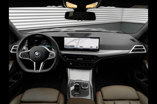 BMW 3 Serie Touring 330e M-Sport - Pano - LCI 2 - ACC - Trekhaak - Widescreen - Hifi