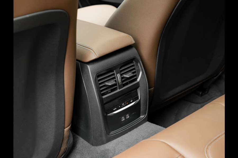 BMW 3 Serie Touring 330e M-Sport - Pano - LCI 2 - ACC - Trekhaak - Widescreen - Hifi