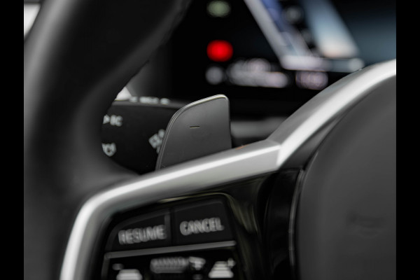 BMW 3 Serie Touring 330e M-Sport - Pano - LCI 2 - ACC - Trekhaak - Widescreen - Hifi