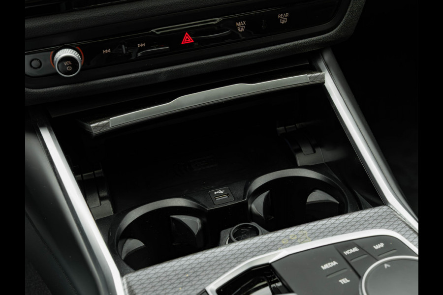 BMW 3 Serie Touring 330e M-Sport - Pano - LCI 2 - ACC - Trekhaak - Widescreen - Hifi